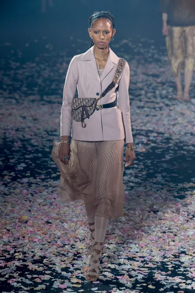 Look 25